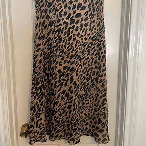 Never worn midi cheetah print skirt with elastic band.